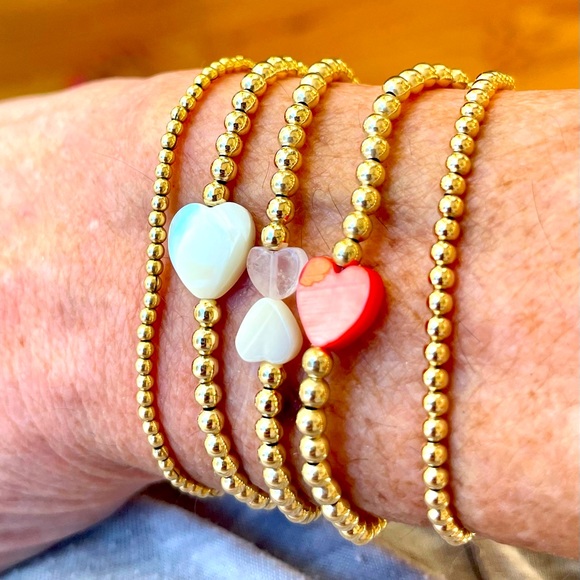 Heart 💘
Handmade 14k gold filled mother of pearl & quartz heart bracelet - Picture 3 of 7